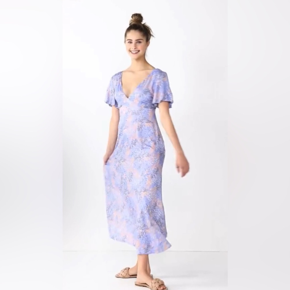 Juniors' Rewind V-Neck Strappy
Back Midi Dress